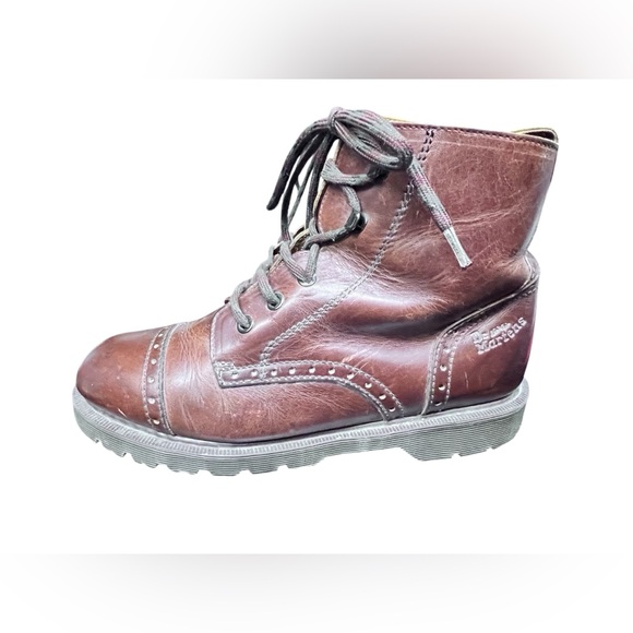 Vintage DR MARTENS 8125 ENGLAND Brogue 8" Leather Boot Men’s 7 Women’s 9 - Picture 2 of 8